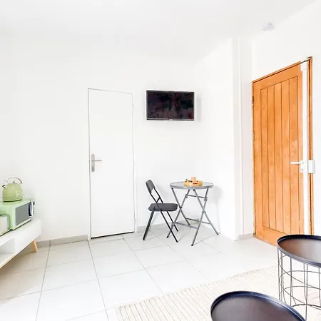 ホームステイ A 30s Du Rer E,paris En 20 Min パリ