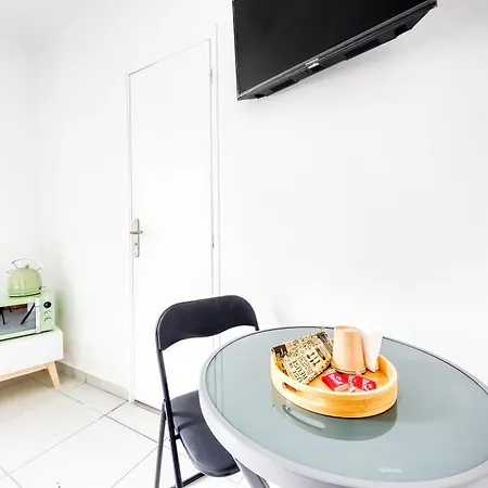 A 30s Du Rer E,paris En 20 Min ホームステイ *