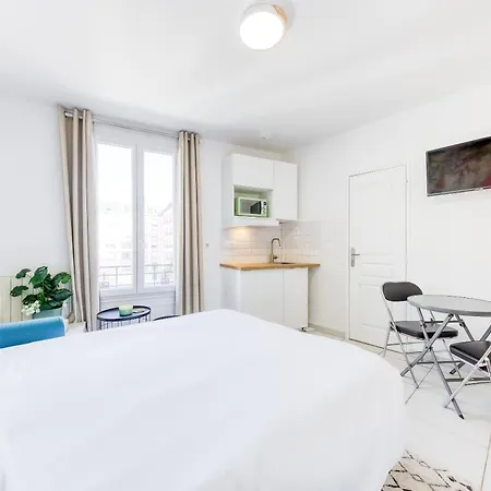 ホームステイ A 30s Du Rer E,paris En 20 Min パリ